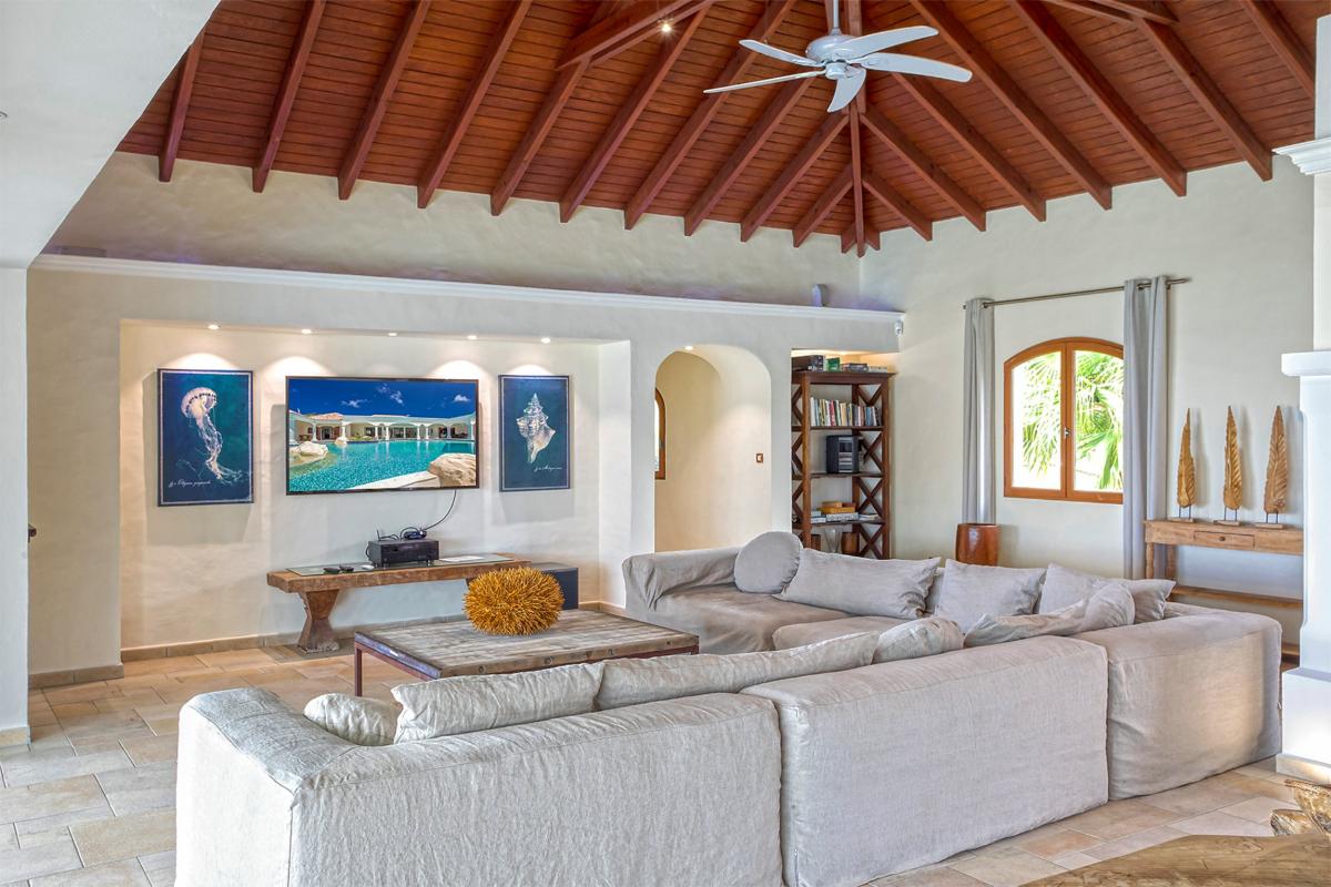 St Martin villa rental with private beach - Living room and TV